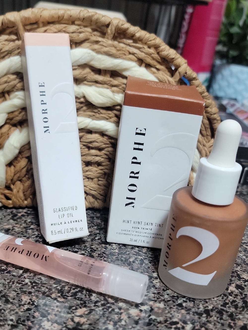 Morphe Glassified Lip Oil/Morphe Hint Hint Skin Tint Mocha